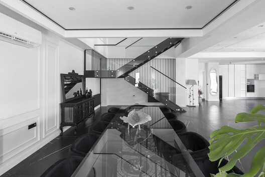 Doa Residential Building / White Cube Atelier - Interior Photography, Kitchen, Lighting, Stairs, Glass