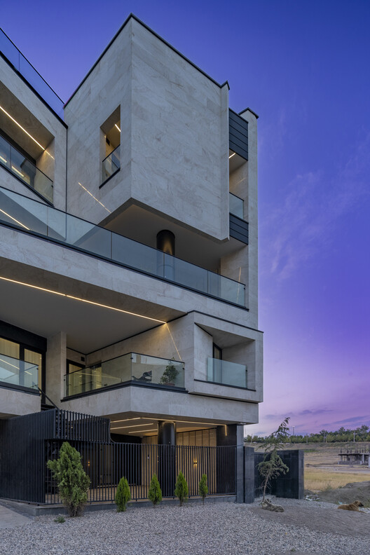 Doa Residential Building / White Cube Atelier - Exterior Photography, Concrete, Balcony