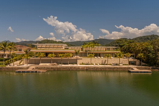 Residencia BRM / Jacobsen Arquitetura - Imagen 9 de 25