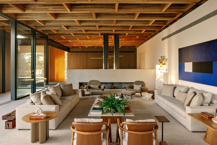 Residência MRD / Jacobsen Arquitetura - Fotografia de Interiores, Sala de Estar, Madeira, Mesa, Cadeira