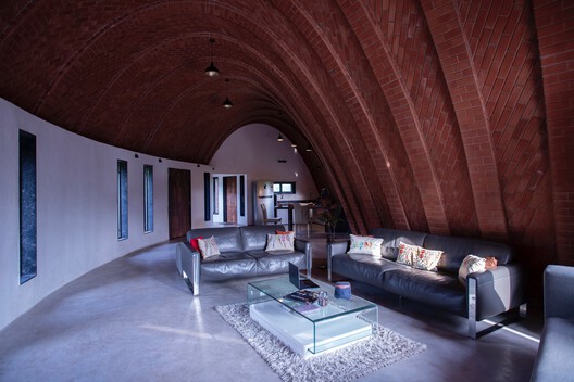 Tibdewal Weekend Home / Studio Dot Tibdewal Weekend Home / Studio Dot - Interior Photography, Living Room, Lighting, Chair