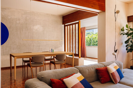Apartamento Primeiro Esquerdo / há.atelier - Fotografia de Interiores, Sala de Estar, Madeira, Mesa, Cadeira