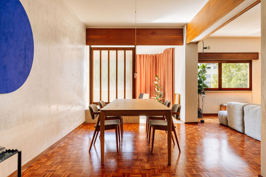 Apartamento Primeiro Esquerdo / há.atelier - Fotografia de Interiores, Sala de Jantar, Madeira, Mesa, Cadeira