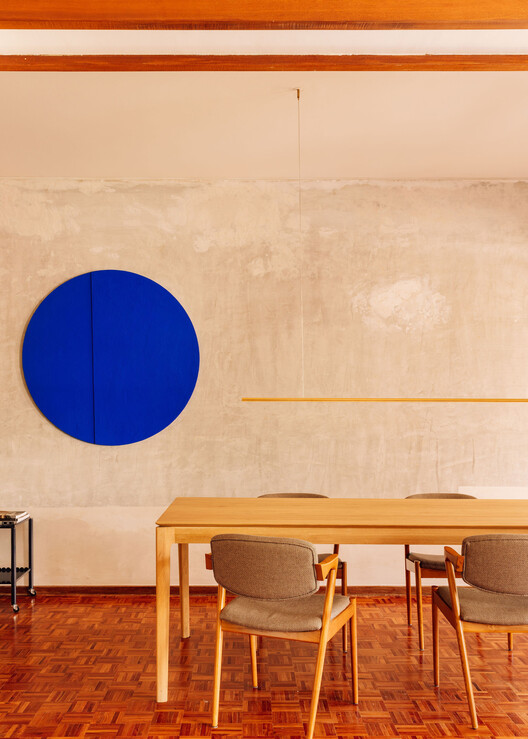 Apartamento Primeiro Esquerdo / há.atelier - Fotografia de Interiores, Madeira, Cadeira