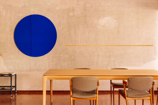 Apartamento Primeiro Esquerdo / há.atelier - Fotografia de Interiores, Madeira, Mesa, Cadeira