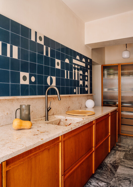 Apartamento Primeiro Esquerdo / há.atelier - Fotografia de Interiores, Madeira, Bancada, Cozinha, Pia