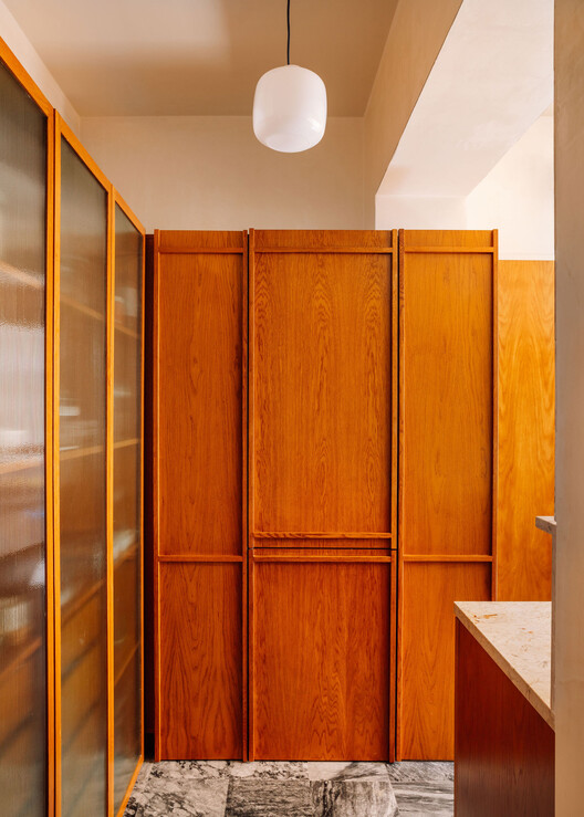 Apartamento Primeiro Esquerdo / há.atelier - Fotografia de Interiores, Madeira, Porta, Armário, Vidro