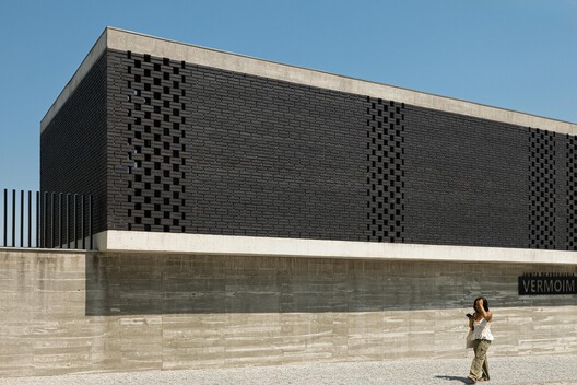 Junta de Freguesia de Vermoim / Rui Mendes Ribeiro - Fotografia de Exterior, Concreto