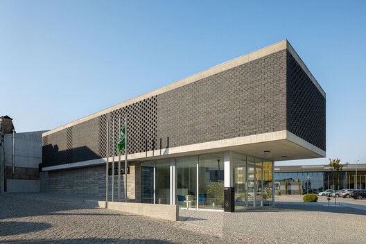 Junta de Freguesia de Vermoim / Rui Mendes Ribeiro - Fotografia de Exterior, Concreto