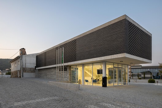 Junta de Freguesia de Vermoim / Rui Mendes Ribeiro - Imagem 15 de 32