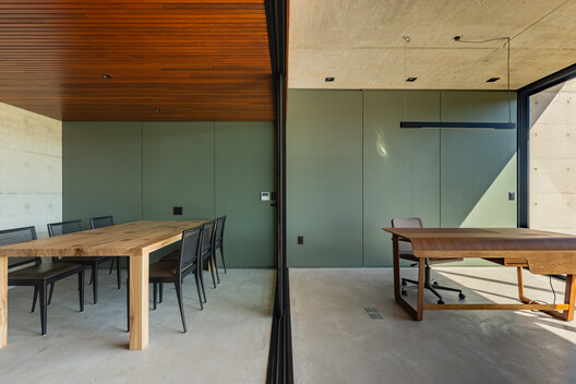 Casa RJ / Oficina Conceito Arquitetura - Fotografía interior, Cocina, Madera, Sillas, Fijación Vigas