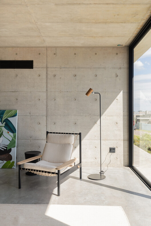 Casa RJ / Oficina Conceito Arquitetura - Fotografía interior, Concreto, Sillas
