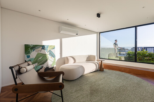 Casa RJ / Oficina Conceito Arquitetura - Fotografía interior, Sala de estar, Sillas
