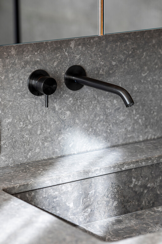 The House of la Baie de l’Ours / ACDF Architecture - Sink