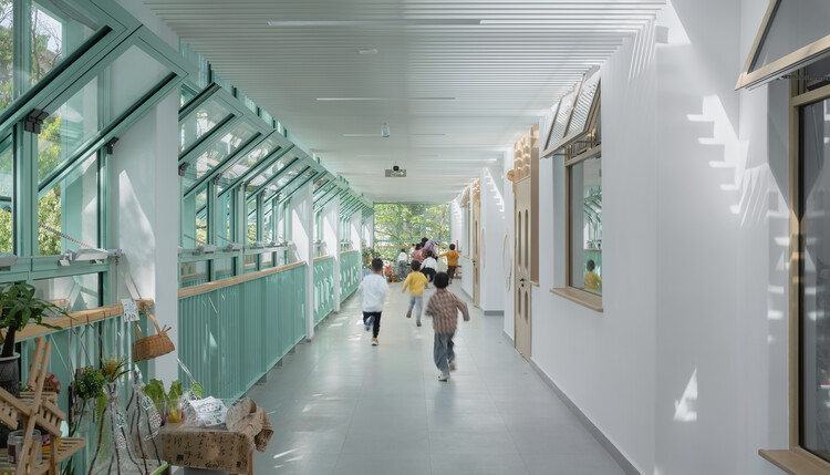 NJU / Antelier Jian - Actualización del jardín infantil de Jia - Fotografía interior, vidrio