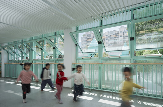 南京大学幼儿园改造 / 间架工作室 - 室内图, 楼梯, 玻璃