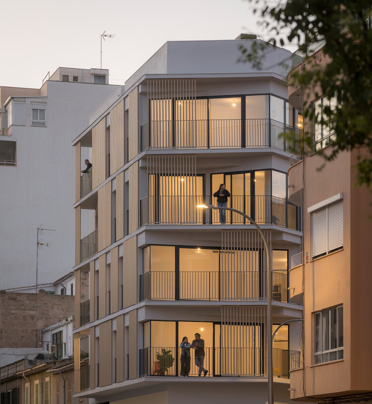 Edificio residencial Foners/Gon Architects - Fotos exteriores, Balcón