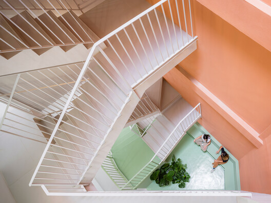 Edificio Residencial Foners / gon architects - Fotografía interior, Escaleras, Barandas