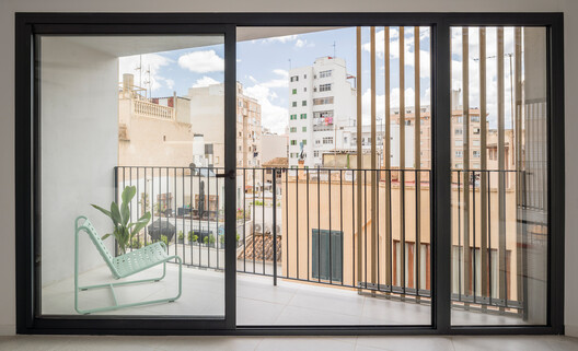 Edificio Residencial Foners / gon architects - Fotografía interior, Balcón