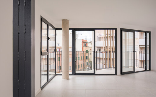 Edificio Residencial Foners / gon architects - Fotografía interior, Balcón