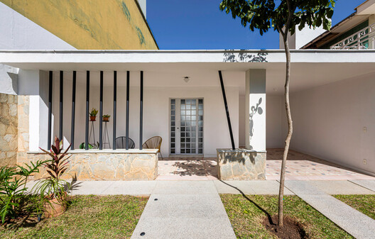 Casa Zurick / plano livre - Fotografia de Exterior, Porta, Concreto