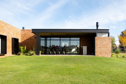 Casa MM / Gruppo Lordi Arquitectura - Fotografía exterior, Ladrillo, Jardín, Patio interior