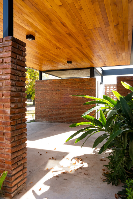 Casa MM / Grupo Lordi Arquitectura - Fotografía interior, madera, ladrillo, rayo fijo
