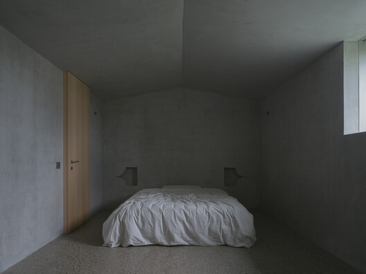 House F / celoria Architects - 室内图, 卧室, 床