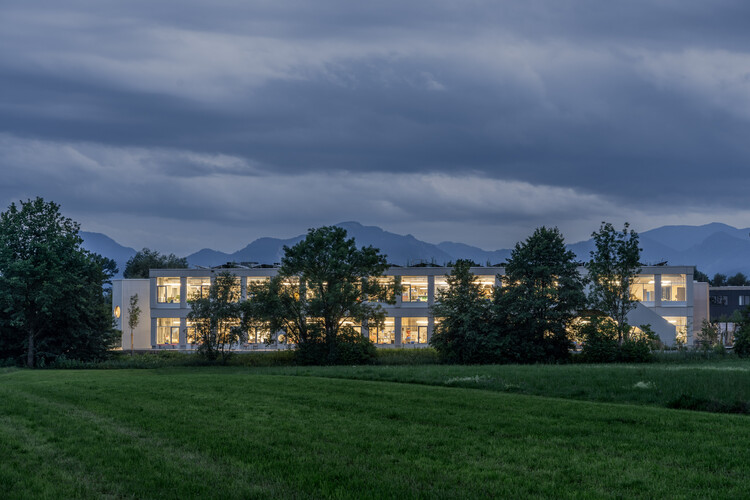 Workshop with Three Courtyards / Opposite Office + studio lot + hanfstingl architekten - More Images