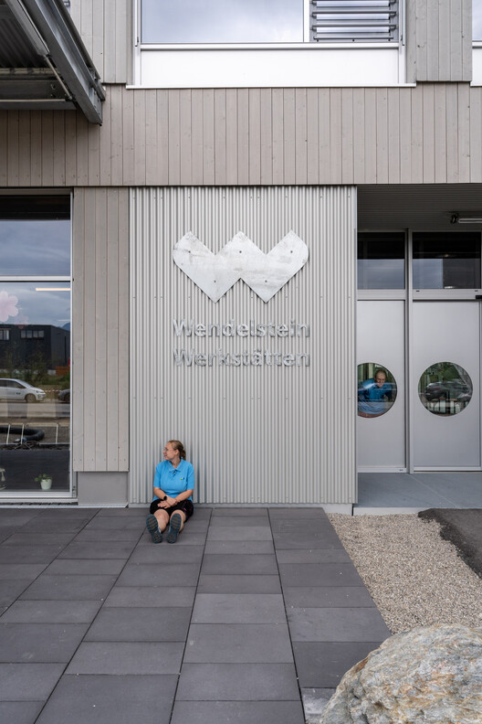 三庭院工坊 / Opposite Office + studio lot + hanfstingl architekten - 室内图, 具体的