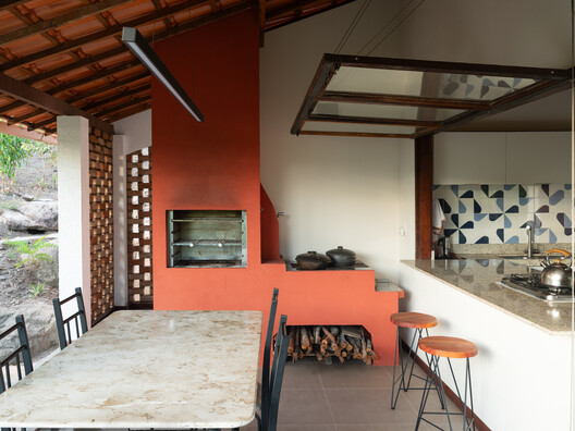 Casa Calumbi / Amanda Neuberger Casa Calumbi / Amanda Neuberger - Fotografia de Interiores, Cadeira, Cozinha, Viga, Bancada