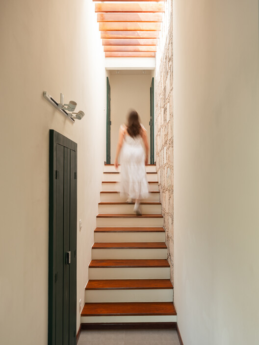 Casa Calumbi / Amanda Neuberger - Fotografia de Interiores, Escada, Madeira, Corrimão