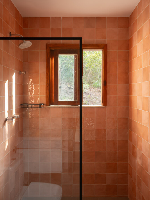 Casa Calumbi / Amanda Neuberger Casa Calumbi / Amanda Neuberger - Fotografia de Interiores, Banheiro, Chuveiro, Porta, Vidro