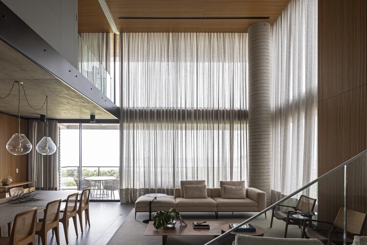 Apartamento Duplex 402 / Jobim Carlevaro Arquitetos - Fotografia de Interiores, Sala de Estar, Cadeira