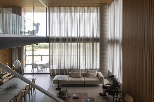 Apartamento Duplex 402 / Jobim Carlevaro Arquitetos - Fotografia de Interiores, Sala de Estar, Cadeira