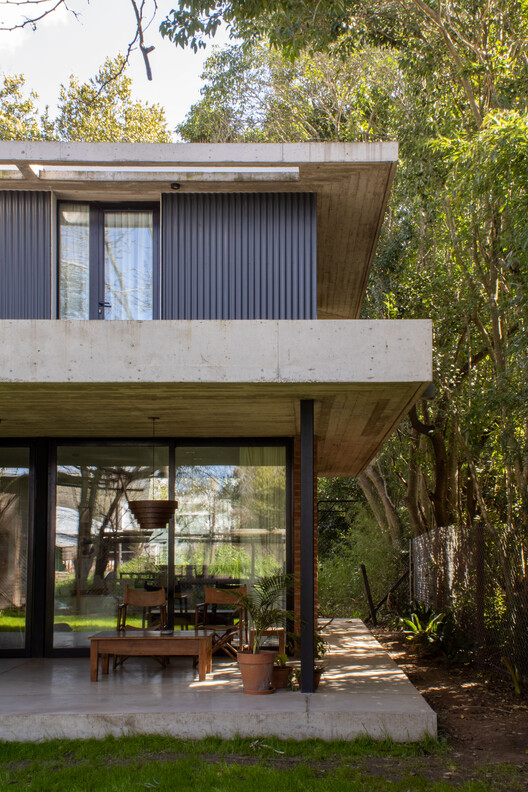 Hermana hermana/Simón Albina - Fotografía exterior, puerta