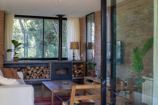 Sister Houses / Simón Albina - Interior Photography, Wood, Table, Chair, Brick