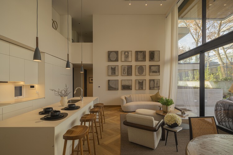 Spoz 4150 / Saavedra y Sabbagh Architects - Fotografía interior, madera, iluminación, sillas, escritorios