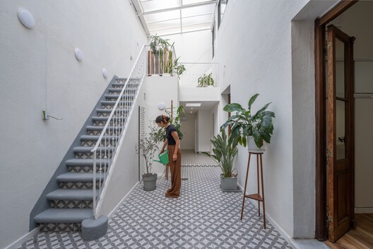Casa Patio / Herrera Ungaro Arquitectos  - Fotografía interior, Escaleras, Concreto, Barandas