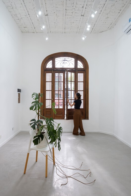 Casa Patio / Herrera Ungaro Arquitectos  - Fotografía interior, Madera, Puerta, Escaleras