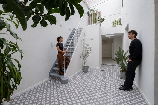 Casa Patio / Herrera Ungaro Arquitectos  - Fotografía interior, Escaleras, Patio interior
