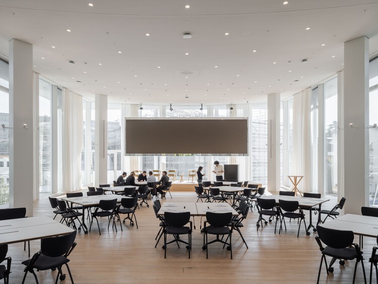 Helvetia Basilea / Herzog & De Meuron Campus - Fotografía interior, comedor, sillas, mesas, vidrio
