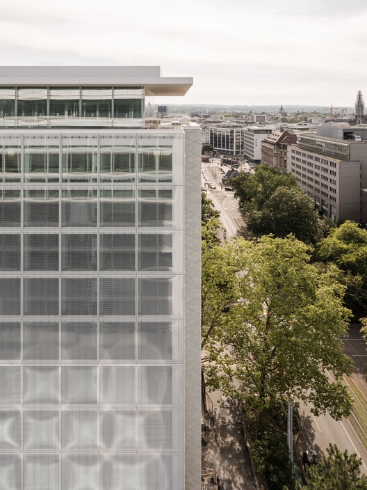 Helvetia Basilea / Herzog & De Meuron Campus - Fotografía al aire libre, vidrio
