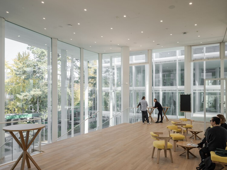 Helvetia Basilea / Herzog & De Meuron Campus - Fotografía interior, restaurante, madera, vidrio, columnas