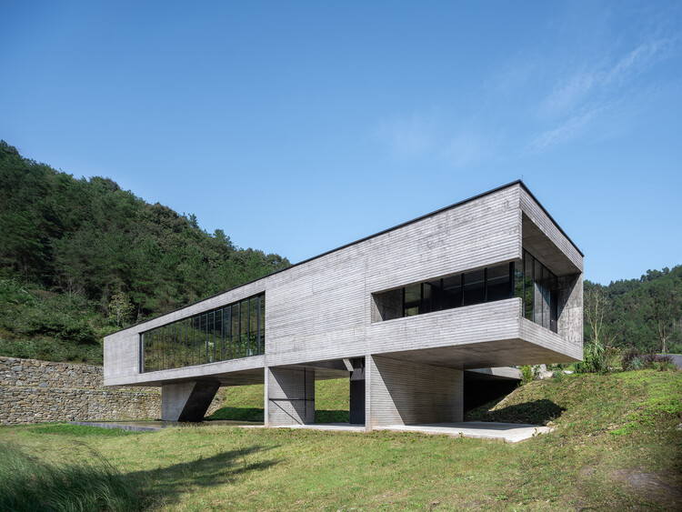 Centro de visitantes de Wudang/Moguang Studio Mountain - fotografía exterior, hormigón
