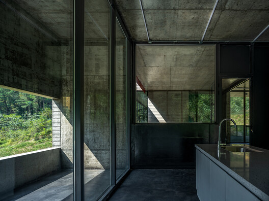 武当山麓游客中心 / 末广建筑 - 室内图, 厨房, 木头, 玻璃