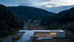 武当山麓游客中心 / 末广建筑