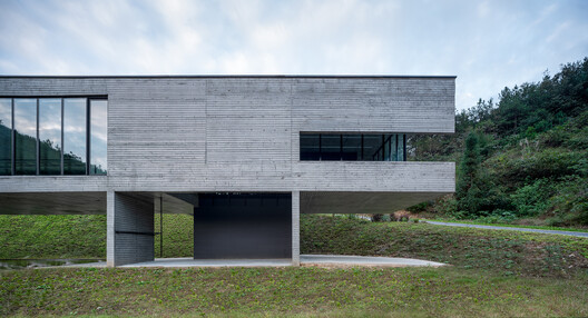 武当山麓游客中心 / 末广建筑 - 建筑图, 具体的