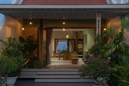 Casa de la Tía Cuatro / AHA Architects - Fotografía interior, Puerta, Patio interior, Balcón