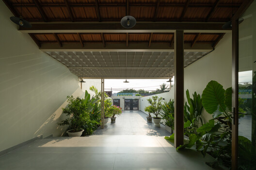 Casa de la Tía Cuatro / AHA Architects - Fotografía interior, Fijación Vigas, Patio interior